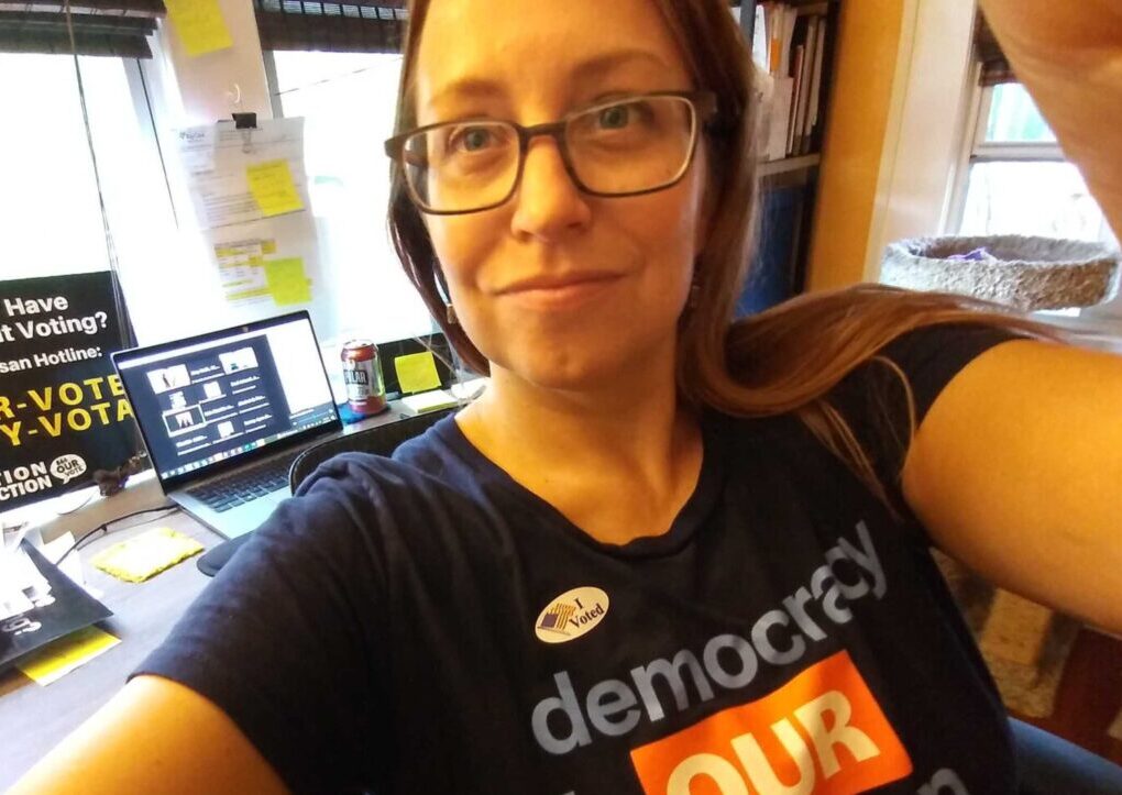 Dieses Projekt wird von einer Koalition gemeinnütziger Organisationen gefördert, die sich für die Verbesserung des Wahlrechts in Rhode Island einsetzen.